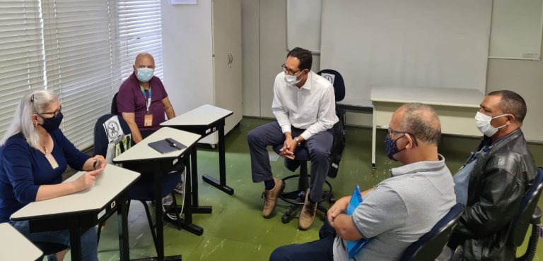 Beneficiários de SP participam do lançamento do projeto Postal Saúde Móvel     