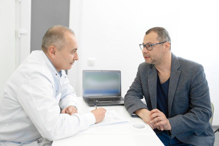 Novembro azul | Postal Saúde alerta sobre baixa adesão aos exames preventivos do câncer de próstata