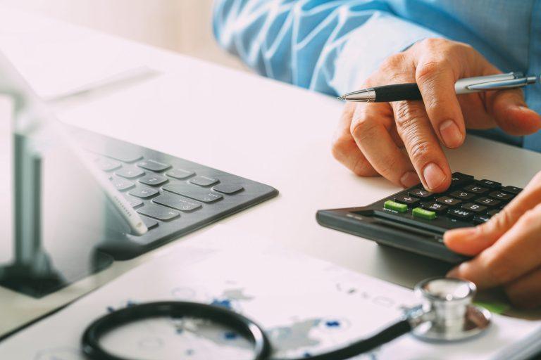 Entenda como funciona o reembolso das despesas médicas  