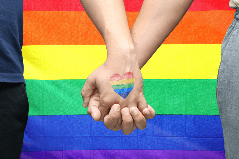 Respeito, acolhimento e dignidade: o compromisso com a diversidade no Dia Internacional contra a Homofobia, Transfobia e Bifobia