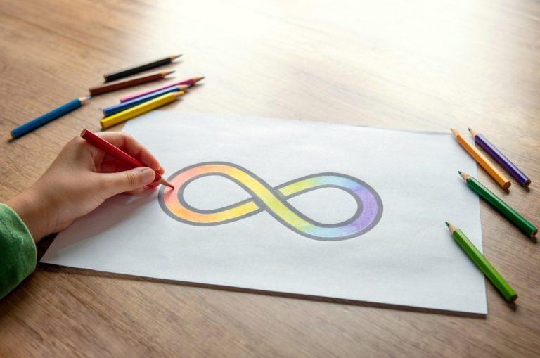 Dia Nacional do Orgulho Autista reforça a inclusão e a valorização da neurodiversidade