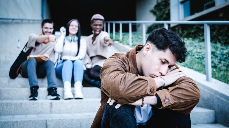 Saúde mental: atenção ao cuidado emocional de jovens e adolescentes