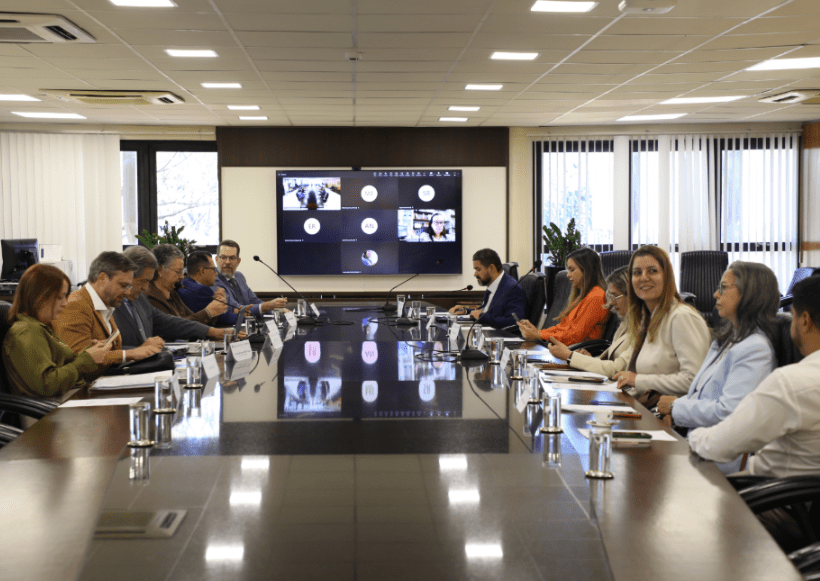 participantes da reuniao no tribunal de justica